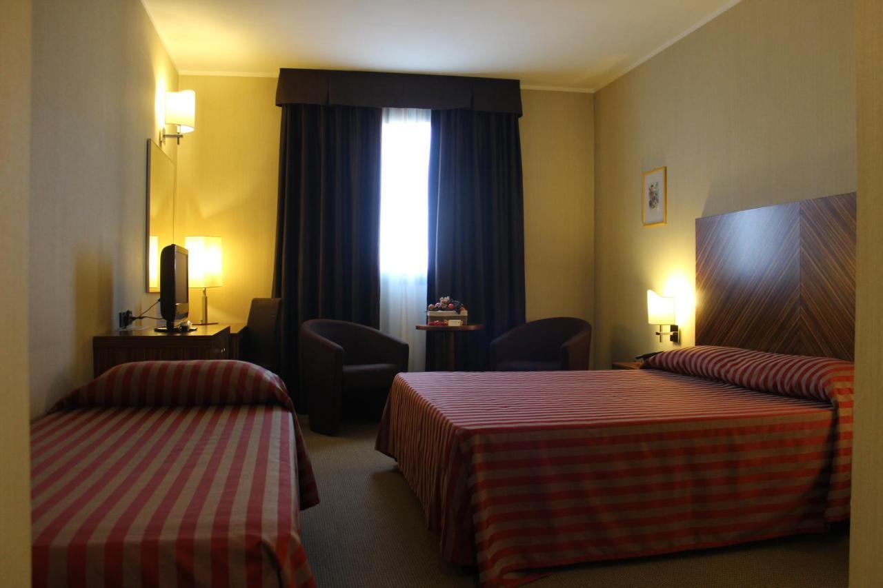 Mh Hotel Piacenza Fiera Exterior foto