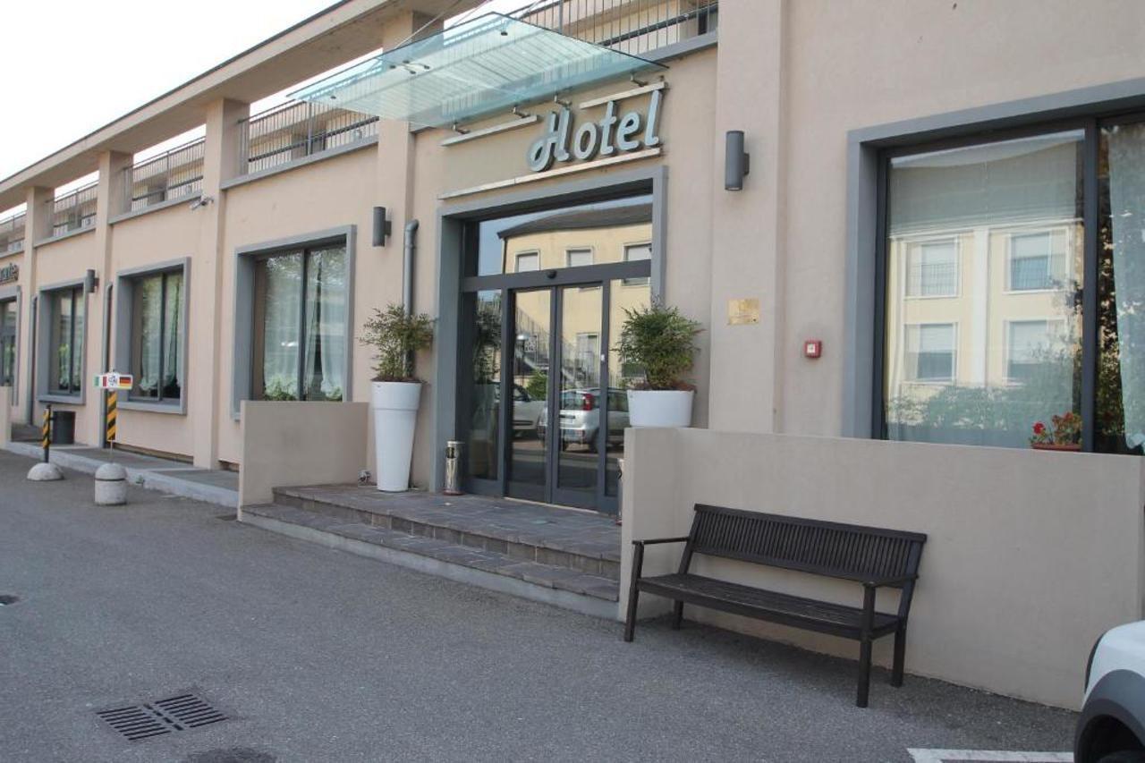 Mh Hotel Piacenza Fiera Exterior foto
