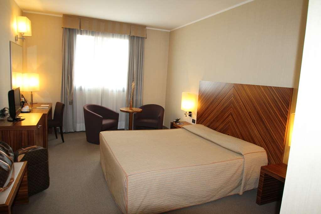 Mh Hotel Piacenza Fiera Zimmer foto