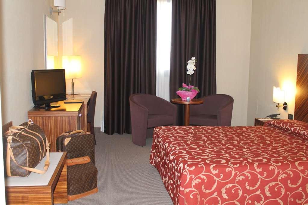 Mh Hotel Piacenza Fiera Zimmer foto