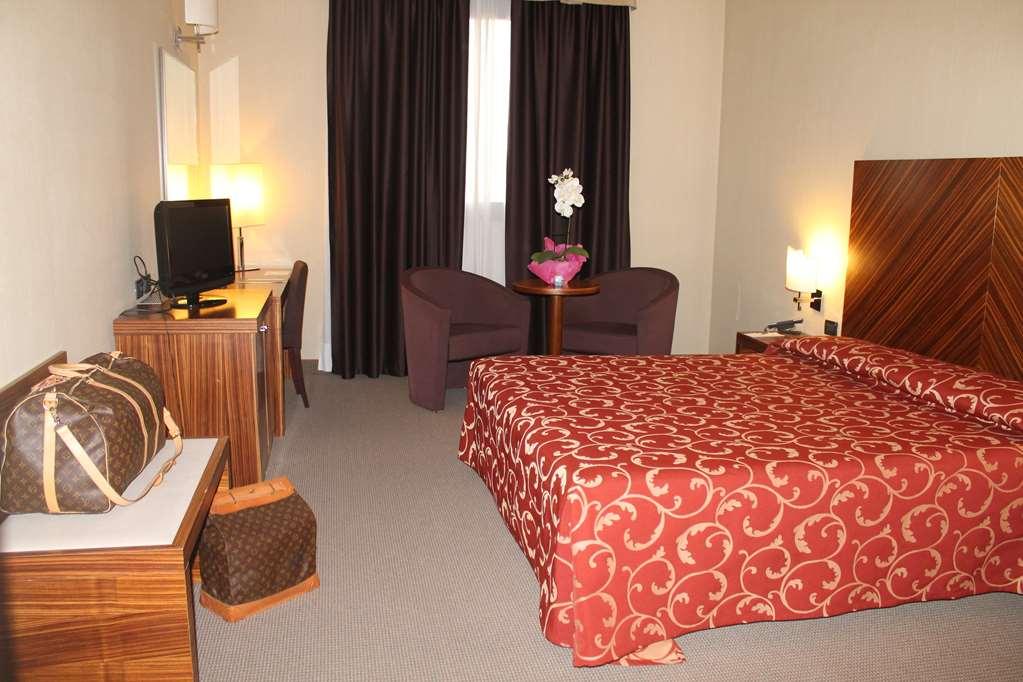 Mh Hotel Piacenza Fiera Zimmer foto